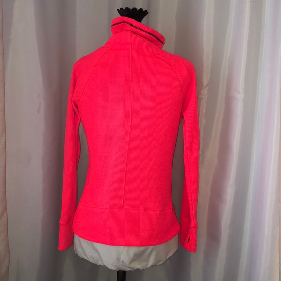 Under Armour Tops - EUC Women’s Waffle Knit Funnel Neck Size S